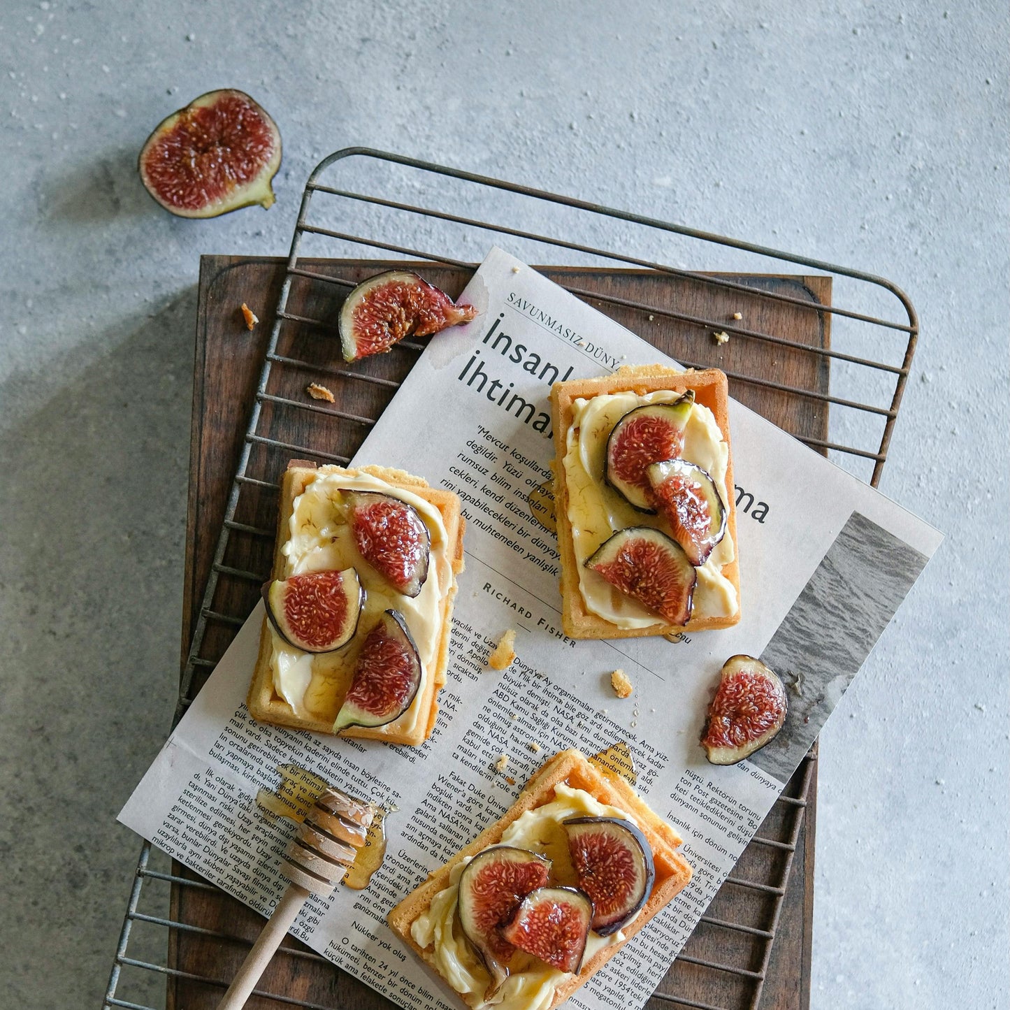 DREAM : roasted figs + rosewood + honey